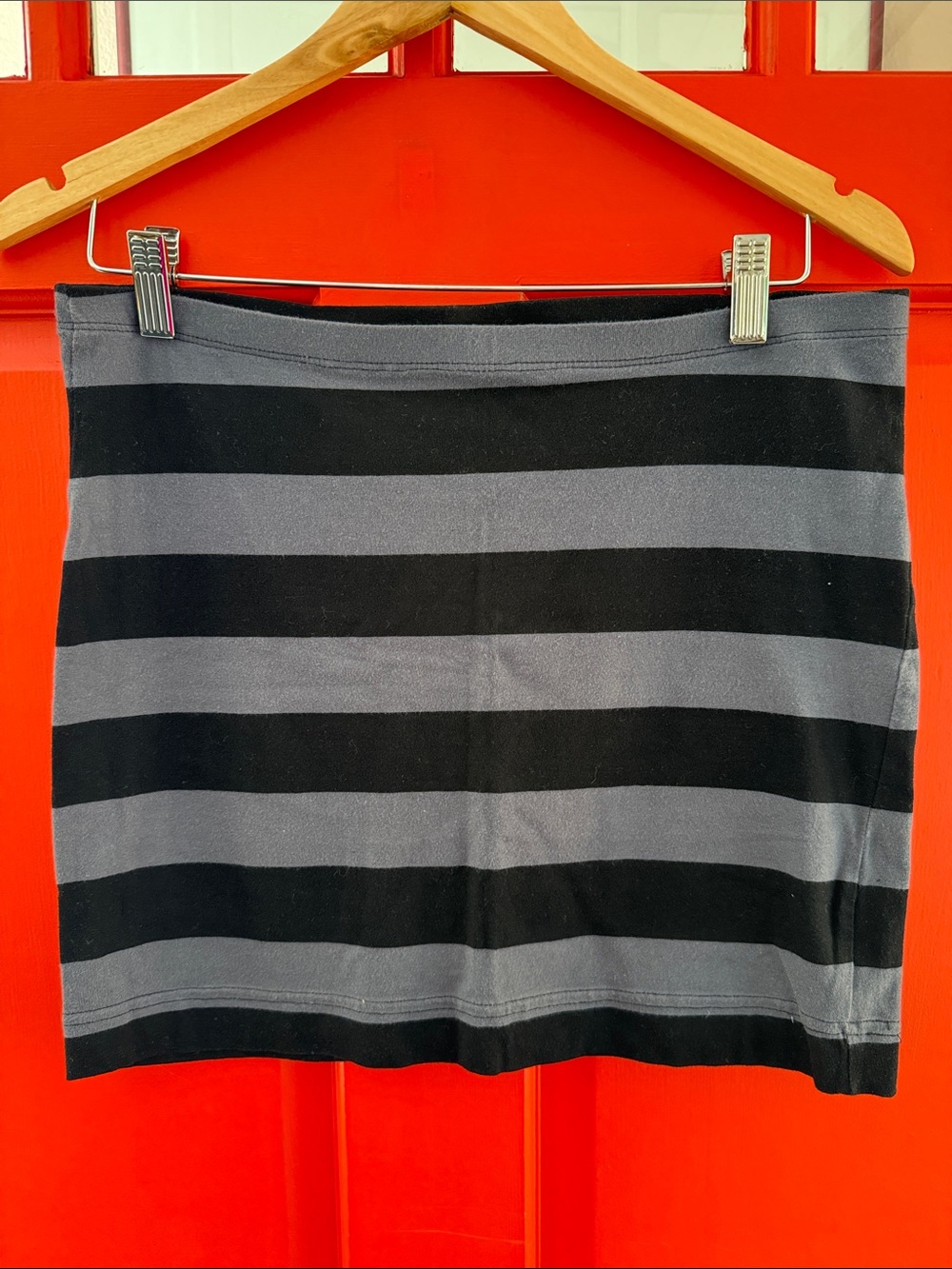 H&M grey/black stretch mini skirt M